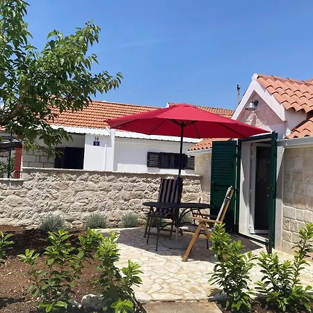 House Little Flower 1 Дом отдыха