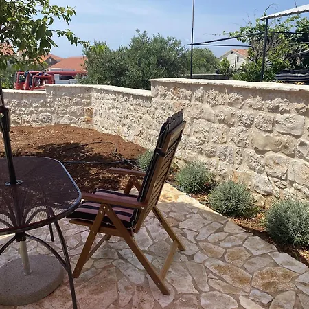 Holiday home House Little Flower 1 *