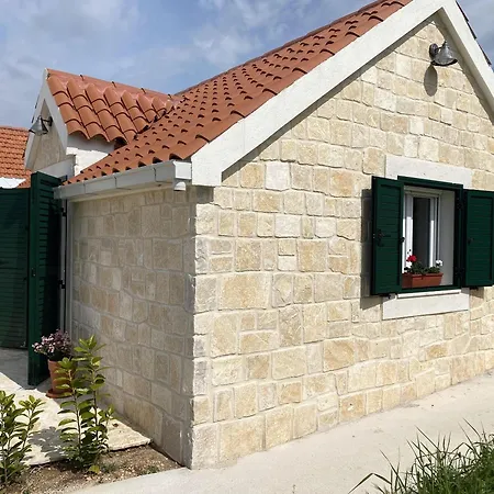 House Little Flower 1 Дом отдыха