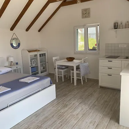 Prázdninový dům House Little Flower 1 *