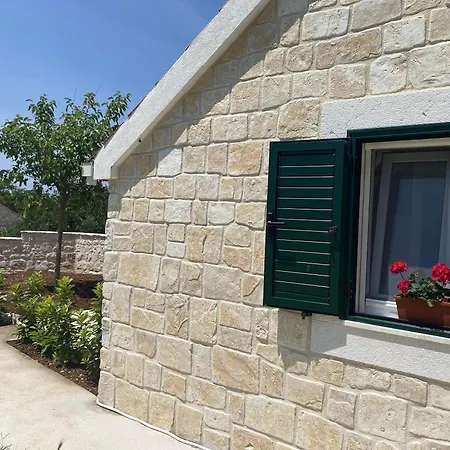 House Little Flower 1 Trogir