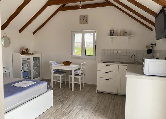 House Little Flower 1 Hébergement de vacances *