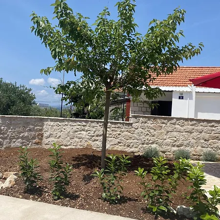 Vakantiehuis House Little Flower 1 Trogir